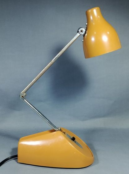 โคมไฟตั้งโต๊ะพับได้โลหะสีน้ำตาลสไตล์วินเทจ MCM ยุค 1960 ผลิตโดย Hamilton Industries Chicago รูปที่ 6