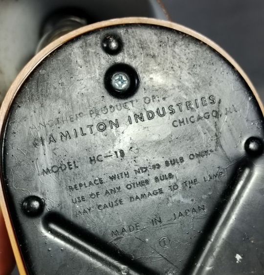 โคมไฟตั้งโต๊ะพับได้โลหะสีน้ำตาลสไตล์วินเทจ MCM ยุค 1960 ผลิตโดย Hamilton Industries Chicago รูปที่ 10