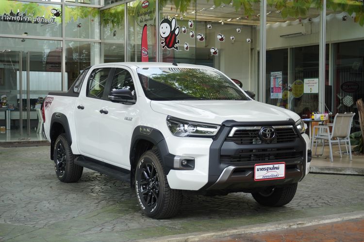 Toyota Hilux Revo 2025 Double Cab Prerunner 2x4 2.4 Rocco Sedan ดีเซล ไม่ติดแก๊ส เกียร์อัตโนมัติ ขาว รูปที่ 3