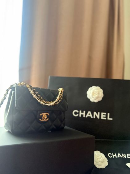 Chanel Mini Pearl Chain Flap Bag รูปที่ 9