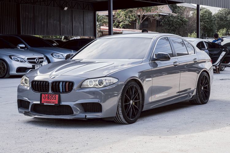 รถ BMW Series 5 520d สี เทา
