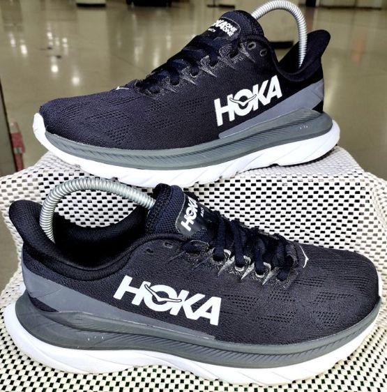 รองเท้า💥 HOKA💥ของแท้‼️พื้นนิ่ม เบา สวยๆ เดิมๆ สภาพดี💥ไซร์ 41.5 รูปที่ 2