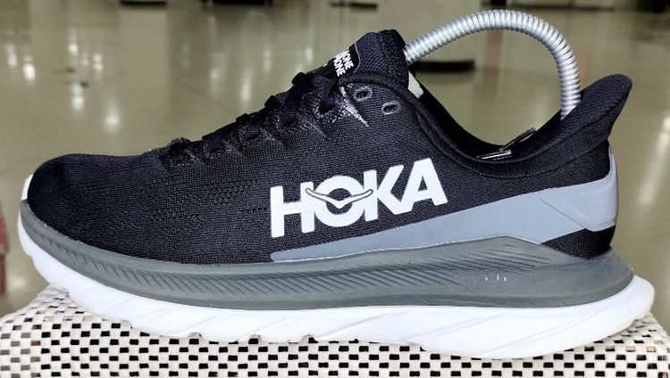 รองเท้า💥 HOKA💥ของแท้‼️พื้นนิ่ม เบา สวยๆ เดิมๆ สภาพดี💥ไซร์ 41.5 รูปที่ 4