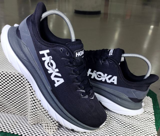 รองเท้า💥 HOKA💥ของแท้‼️พื้นนิ่ม เบา สวยๆ เดิมๆ สภาพดี💥ไซร์ 41.5 รูปที่ 13