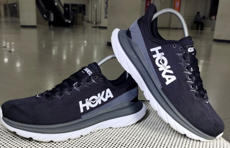 รองเท้า💥 HOKA💥ของแท้‼️พื้นนิ่ม เบา สวยๆ เดิมๆ สภาพดี💥ไซร์ 41.5 รูปที่ 3