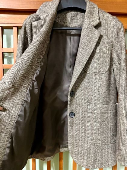 เสื้อแจ็คเก็ตสูทกันหนาว ลายก้างปลาเป็นเสื้อผ้าสไตล์คลาสสิกที่โดดเด่นด้วยเนื้อผ้าที่มีความละเอียดสูงและคัตติ้งที่ประณีต รูปที่ 8