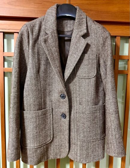 เสื้อแจ็คเก็ตสูทกันหนาว ลายก้างปลาเป็นเสื้อผ้าสไตล์คลาสสิกที่โดดเด่นด้วยเนื้อผ้าที่มีความละเอียดสูงและคัตติ้งที่ประณีต รูปที่ 3