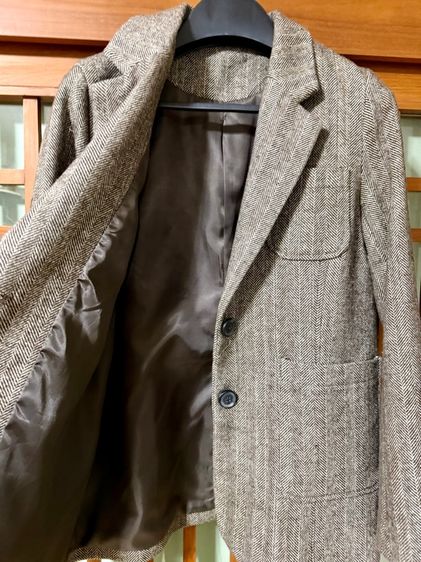 เสื้อแจ็คเก็ตสูทกันหนาว ลายก้างปลาเป็นเสื้อผ้าสไตล์คลาสสิกที่โดดเด่นด้วยเนื้อผ้าที่มีความละเอียดสูงและคัตติ้งที่ประณีต รูปที่ 7