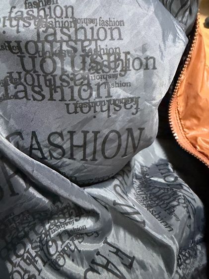 เสื้อกั๊กบุนวมสีน้ำตาล มีฮู้ด สภาพดี ตัดป้ายออก ใส่ได้ทั้งหญิงและชาย รูปที่ 9