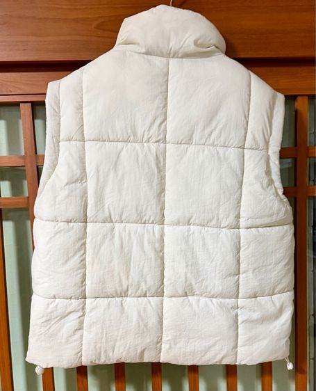 เสื้อกั๊กบุนวมสีขาว แบรนด์ DeFacto แบรนด์เสื้อผ้าและแฟชั่นชั้นนำจากประเทศตุรกี สภาพเหมือนใหม่ ใส่ครั้งเดียว ใส่ได้ทั้งหญิงและชาย รูปที่ 11