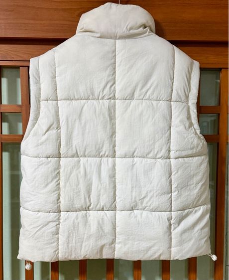 เสื้อกั๊กบุนวมสีขาว แบรนด์ DeFacto แบรนด์เสื้อผ้าและแฟชั่นชั้นนำจากประเทศตุรกี สภาพเหมือนใหม่ ใส่ครั้งเดียว ใส่ได้ทั้งหญิงและชาย รูปที่ 7