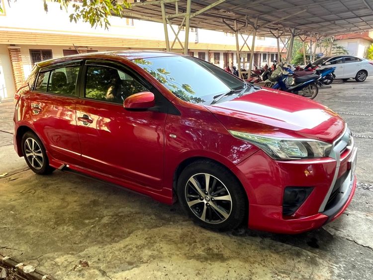 Toyota Yaris 2015 1.2 E เบนซิน เกียร์อัตโนมัติ แดง รูปที่ 2