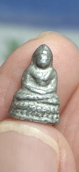 พระชัยวัฒน์องค์เล็ก เนื้อเก่า ไม่ทราบที่ รูปที่ 3