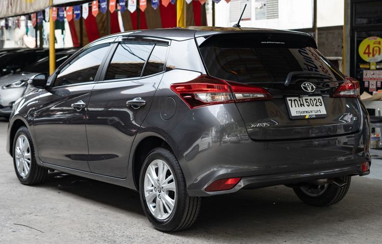 Toyota Yaris 2018 1.2 E Sedan เบนซิน ไม่ติดแก๊ส เกียร์อัตโนมัติ เทา รูปที่ 3
