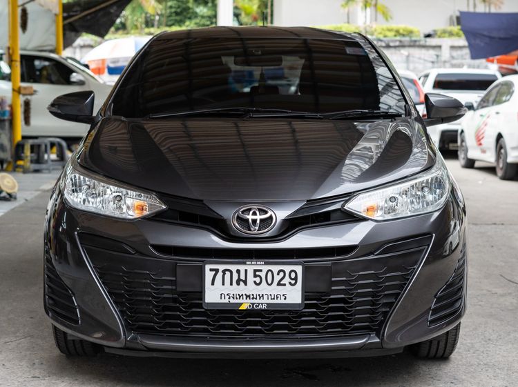 รถ Toyota Yaris 1.2 E สี เทา