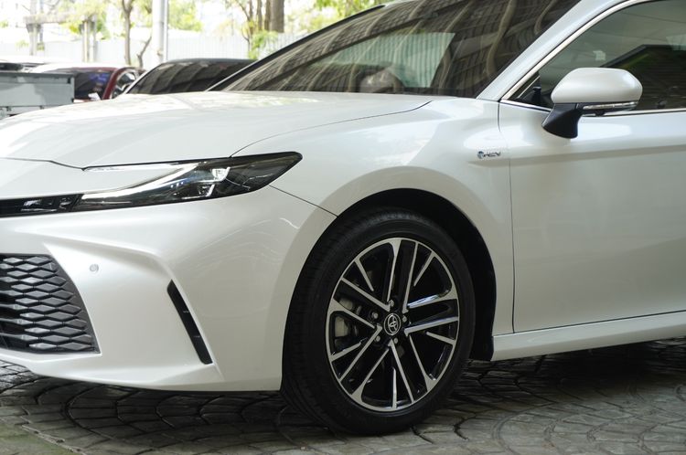 Toyota Camry 2025 2.5 HEV Premium Luxury Sedan เบนซิน ไม่ติดแก๊ส เกียร์อัตโนมัติ ขาว รูปที่ 4