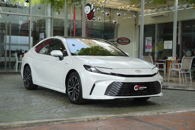 Toyota Camry 2025 2.5 HEV Premium Luxury Sedan เบนซิน ไม่ติดแก๊ส เกียร์อัตโนมัติ ขาว รูปที่ 3