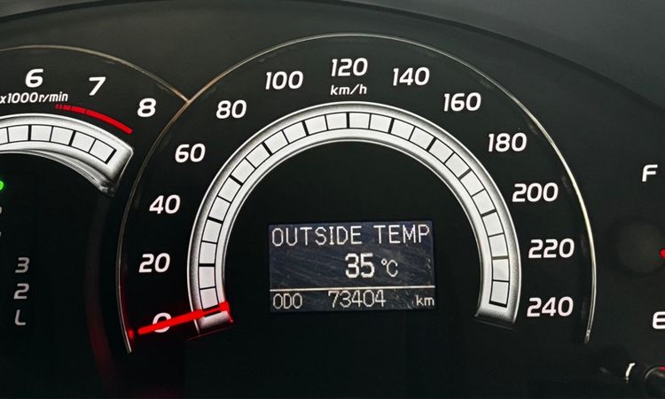 รถ Toyota Camry 2.0 G สี เทา