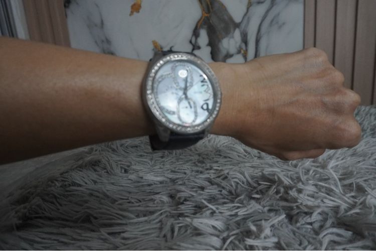 นาฬิกาข้อมือแบรนด์Guess ขอบเพชรแท้ รูปที่ 5