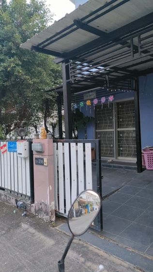 Pruksa 2012 มีบางส่วน ใช่ ขายบ้านพร้อมอยู่ บ้านหลังริม พฤกษา64 คลองสาม คลองหลวง ปทุมธานี 24.5 ตารางใกล้วัดเกิด หน้าหมู่บ้านมีเซเว่น CJ โลตัสเอ็กซ์เพรส รูปที่ 2