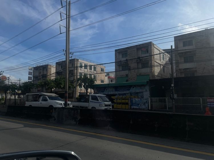 ไม่ใช่ ให้เช่าอาคารพาณิชย์สองคูหาริมถนนร่มเกล้า  รูปที่ 2