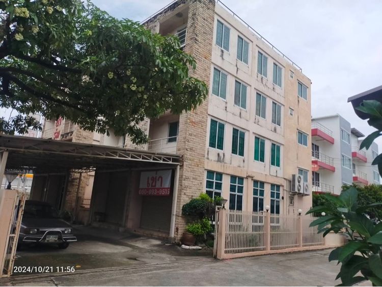 ให้เช่าอาคารพาณิชย์สองคูหาริมถนนร่มเกล้า 