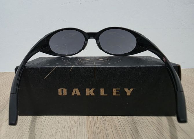 สินค้า : แว่นกันแดด OAKLEY รุ่น EYEJACKET REDUX  รูปที่ 4