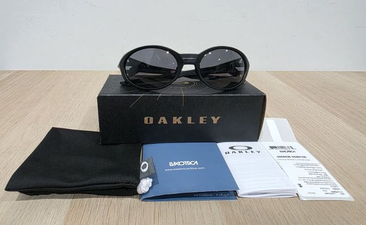 แว่นตากันแดด สินค้า : แว่นกันแดด OAKLEY รุ่น EYEJACKET REDUX 