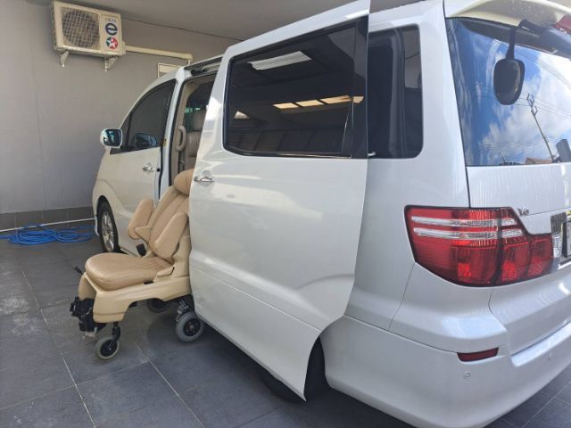 รถ Toyota Alphard 3.0 V6 สี ขาว