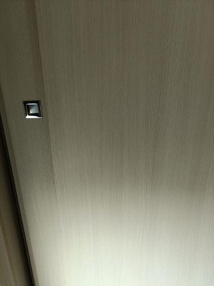 ประตูตู้บิ้วอิน 2บาน ใหม่มาก สวยสูง2.4เมตร มีรางแขวน 3,500.-✅ รับเองนนทบุรี รูปที่ 4