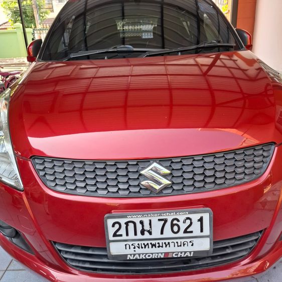 รถ Suzuki Swift 1.2 GLX สี แดง