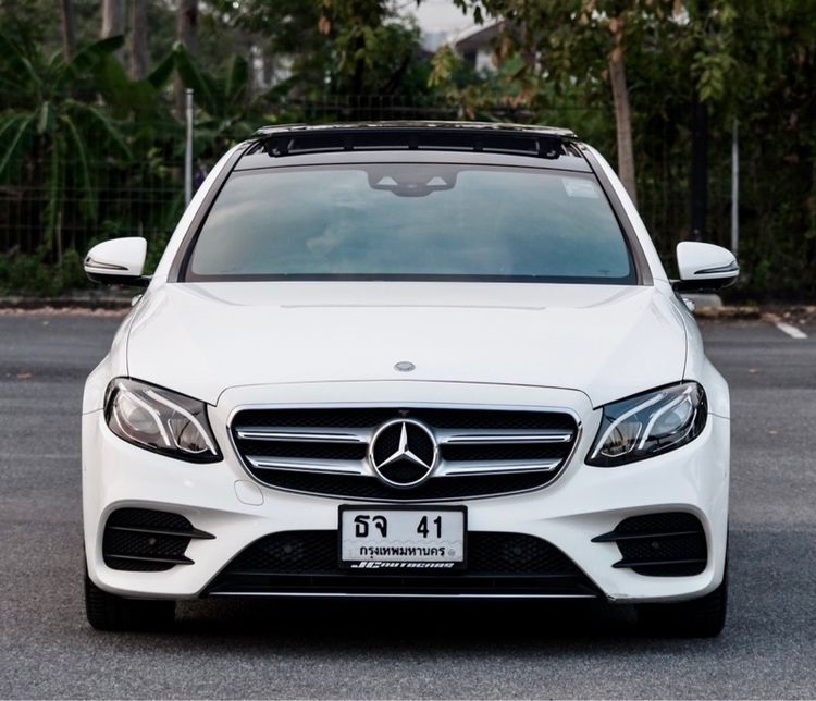 Mercedes-Benz E-Class 2017 E220 Sedan ดีเซล ไม่ติดแก๊ส เกียร์อัตโนมัติ ขาว รูปที่ 2