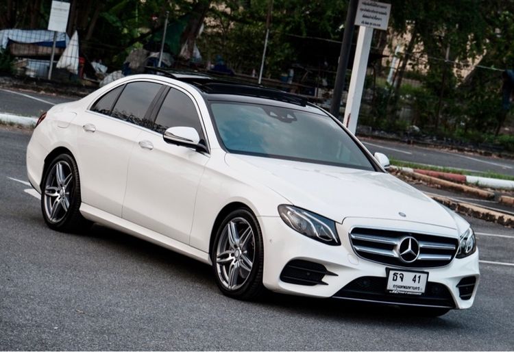 Mercedes-Benz E-Class 2017 E220 Sedan ดีเซล ไม่ติดแก๊ส เกียร์อัตโนมัติ ขาว รูปที่ 3