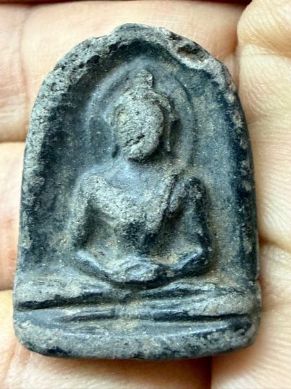 มีกูใว้ไม่จนตัวจริงพระซุ้มกอดำพิมพ์ไม่มีกนกข้าง สวยเก่าๆ ผิวหิังเเห้งๆเดิมๆ พระเก่าๆเหมาๆบ้านๆ พระคนแก่เก่าๆเก็บ