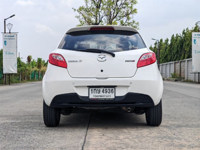 Mazda Mazda 2 2013 1.5 Sports Groove Sedan เบนซิน ไม่ติดแก๊ส เกียร์อัตโนมัติ ขาว รูปที่ 2