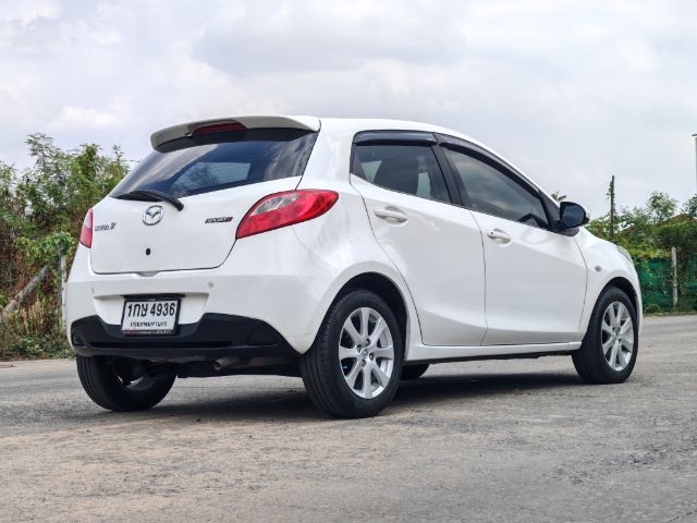 Mazda Mazda 2 2013 1.5 Sports Groove Sedan เบนซิน ไม่ติดแก๊ส เกียร์อัตโนมัติ ขาว รูปที่ 3