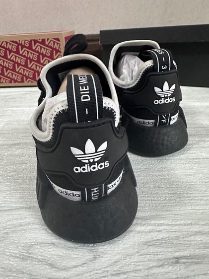 รองเท้า Toms Crocs Vans Adidas รูปที่ 11