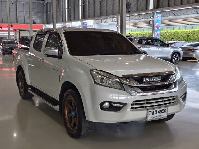 รถ Isuzu D-MAX 3.0 Hi-Lander สี ขาว