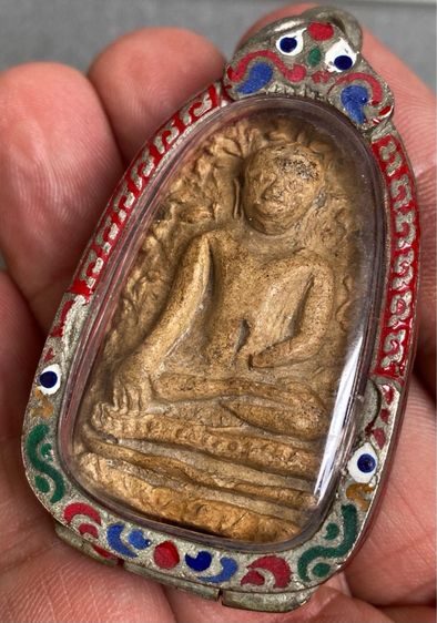 พระเปิม เนื้อดิน พิมพ์ใหญ่ พร้อมเลี่ยมกรอบเก่า รูปที่ 3