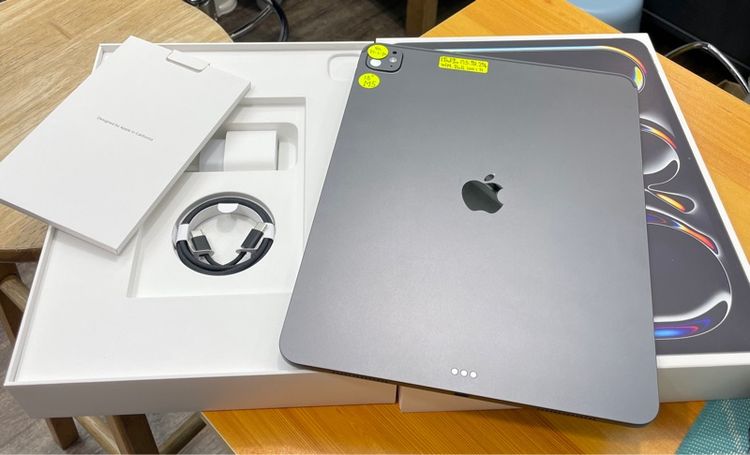 ipad pro 13นิ้ว M5 256wifi 