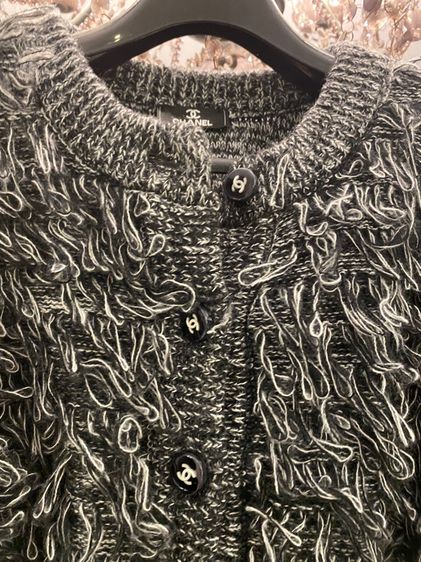 ชาแนล เสื้อแขนยาว สภาพใหม่เอี่ยม  รูปที่ 5