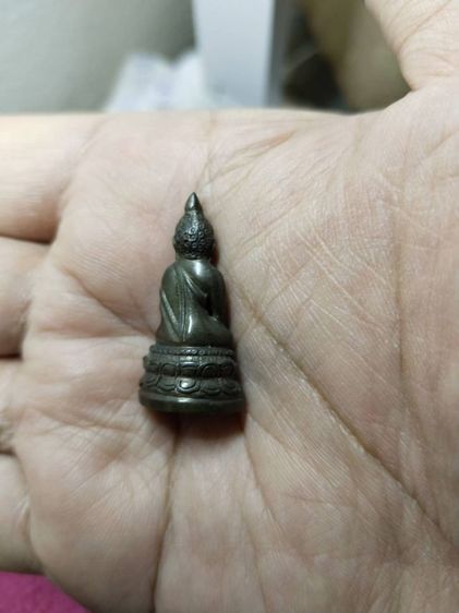 พระกริ่งไม่ทราบที่เนื้อนวะมีจารใต้ฐาน รูปที่ 2