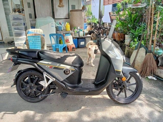 มอเตอร์ไซค์ไฟฟ้า Super soco รุ่น CPX มอเตอร์ขนาด 4,000 วัตต์ แบต 2 ลูก วิ่ง 100 กกต่อชาร์จความเร็วสูงสุดที่ 95 กิโลเมตรต่อชั่วโมง รถใช้น้อย รูปที่ 3