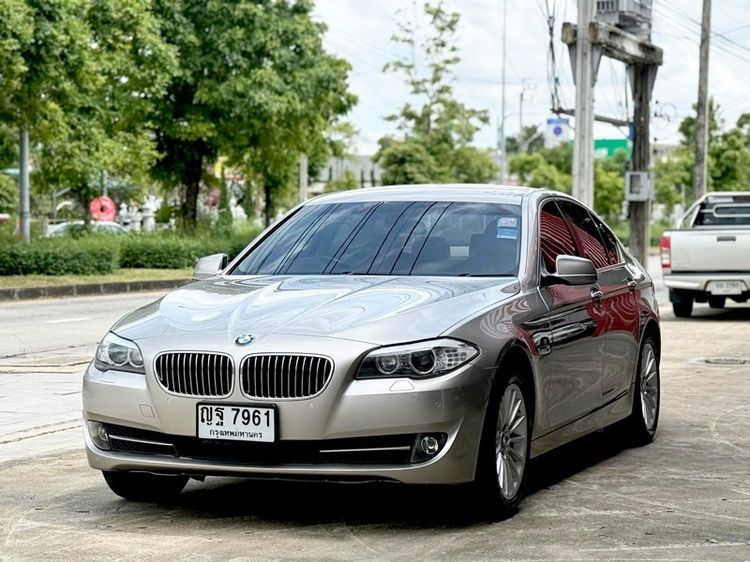 รถ BMW Series 5 523i สี บรอนซ์ทอง