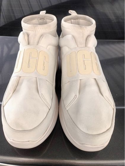 รองเท้า UGG