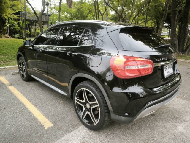 Mercedes-Benz GLA-Class 2017 GLA250 Utility-car เบนซิน ไม่ติดแก๊ส เกียร์อัตโนมัติ ดำ รูปที่ 3