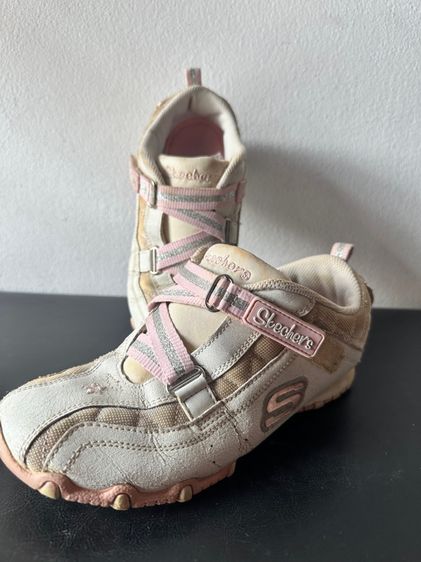 รองเท้าผ้าใบ