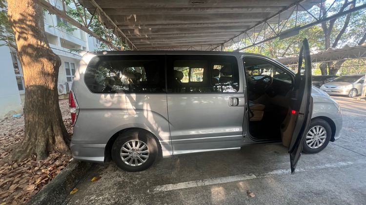 Hyundai H-1  2018 2.5 Deluxe Van ดีเซล ไม่ติดแก๊ส เกียร์อัตโนมัติ เทา รูปที่ 4