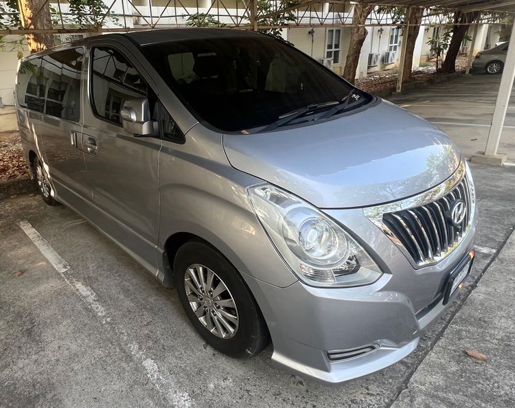 Hyundai H-1  2018 2.5 Deluxe Van ดีเซล ไม่ติดแก๊ส เกียร์อัตโนมัติ เทา รูปที่ 2