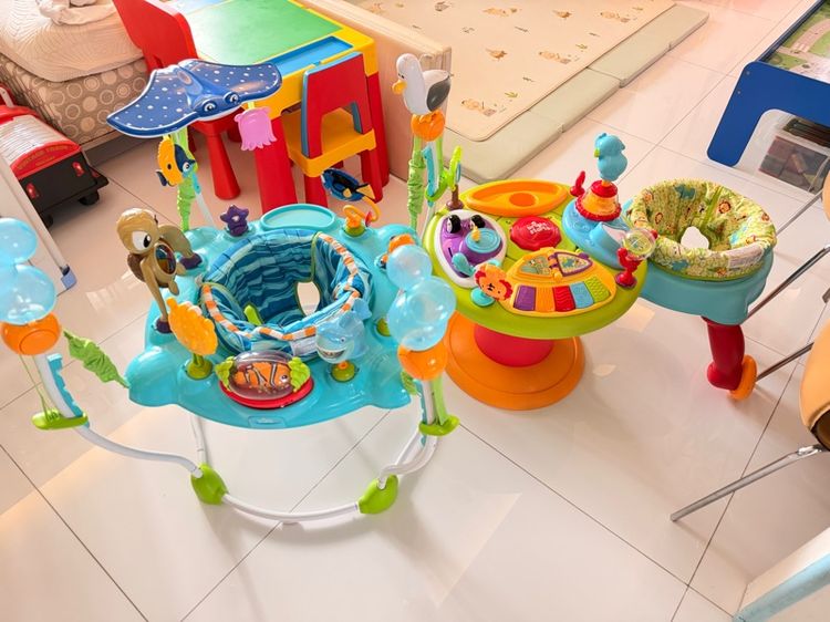ของเล่นที่มีเสียงดนตรี Arround we goและJumper Nemo Finding Nemo